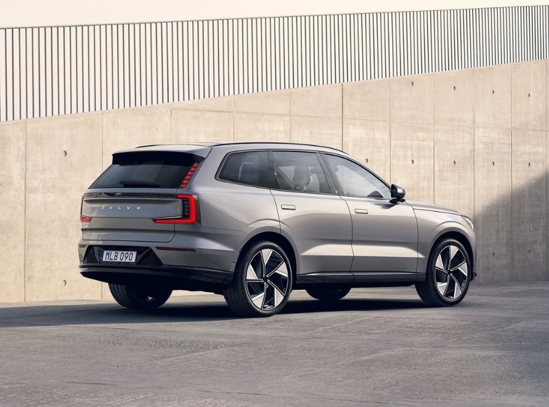 Volvo EX90 2024: Specs, Pictures, and Price